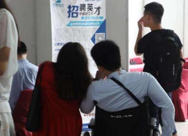 大学生毕业后不仅需考虑求职问题，还有慢就业现象